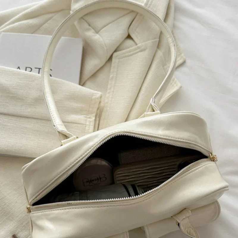 Retro Solid Long Shoulder Bags for Women Pu Leather Ladies Underarm Bag Commuter Tote Small Pocket Design Female Handbags PurseT251122