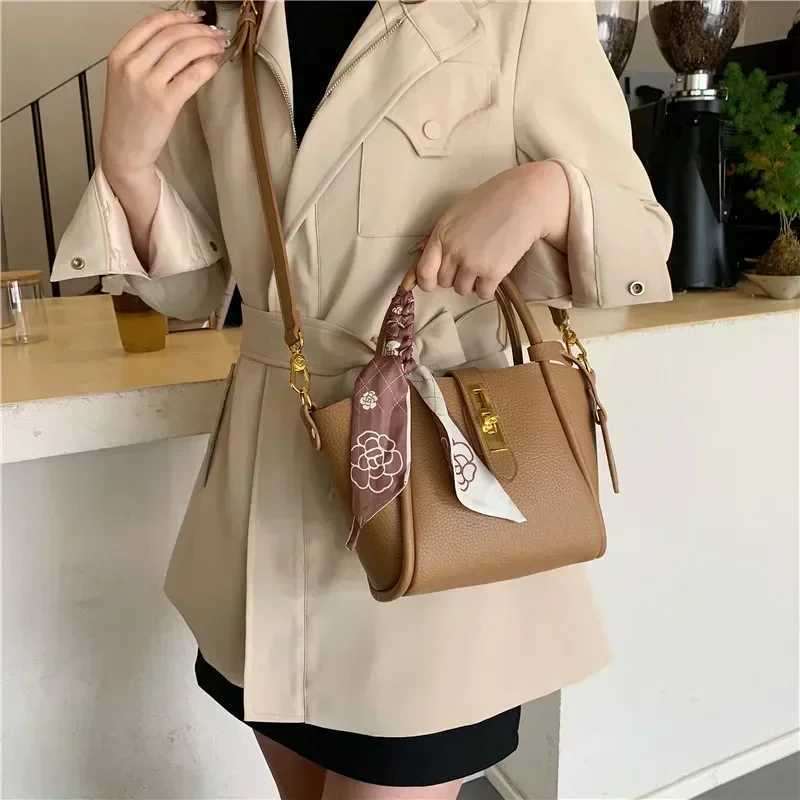 Summer New Trendy Ladies Fancy Crossbody Bag Portable Bucket Bag Wen Handbags Z250226