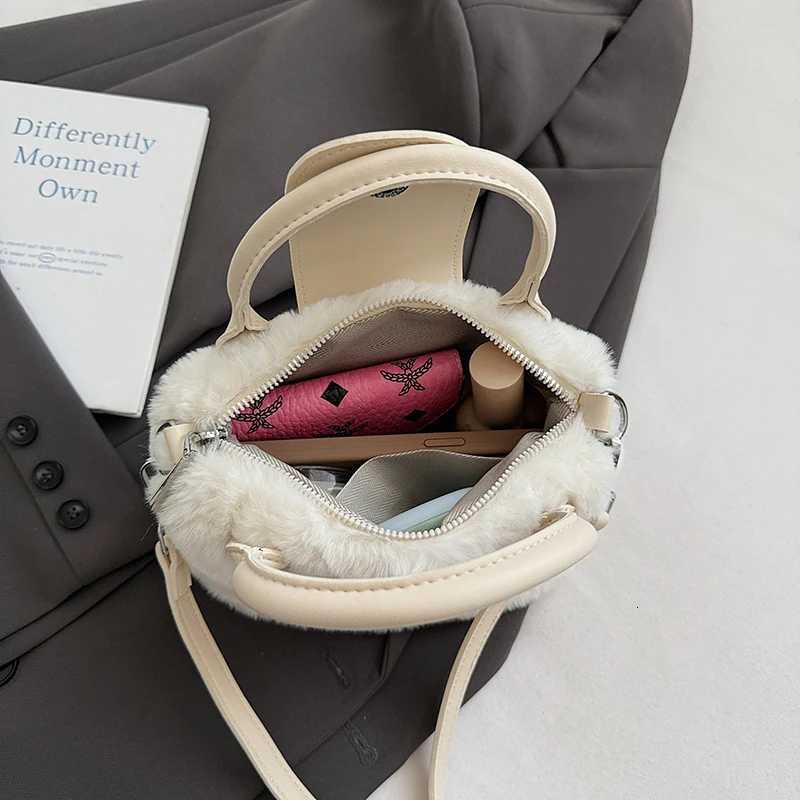 Casual Fashionable and Simple Plush Handbag 2025 Winter New Style Exquisite Oxygen Single Shoulder Crossbody Bag 831SSYD K251121