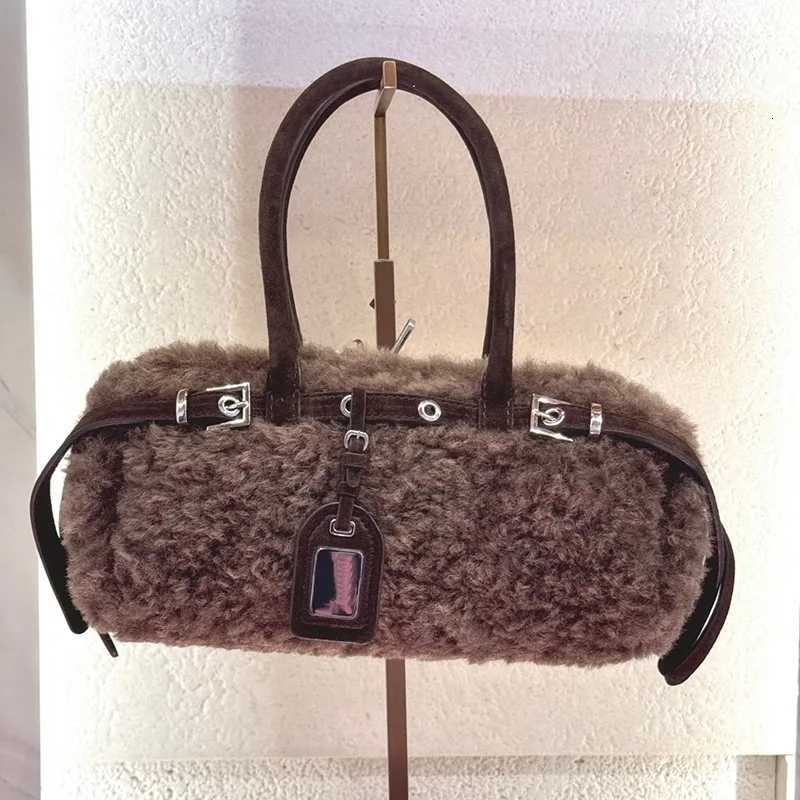 Autumn Winter Womens Lamb Wool Handbag Chic Color Contrasting Versatile Plush One Shoulder Crossbody Bags Party Clutch K251121