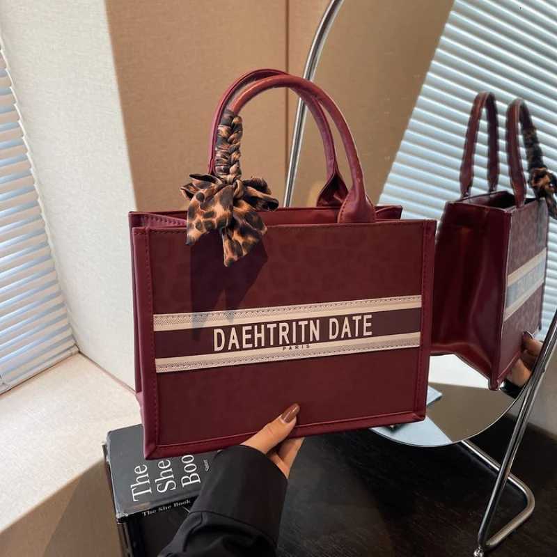 Womens Shoulder Bag Made Of Leaf-Patterned Leather Boasting Paris High-End Vintage Neat Look K251121