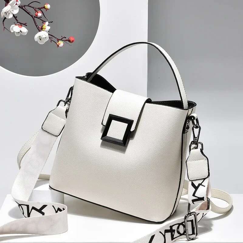 Live TV Women S New Spring And Summer Small Fresh Handbag Crossbody Bags Fashion Korean Single Shoulder Bag Bag