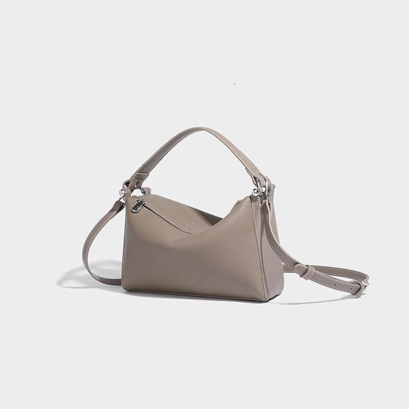 Designer Women's Bags Designer Niche Light Luxury Pillow For Women New High End Handheld Small Square Fashion Commuter Single Shoulder Crossbody 