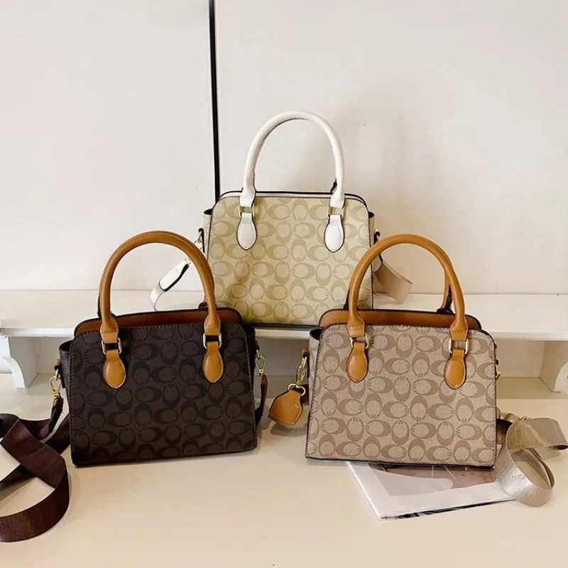 Ladies Sophisticated Crossbody Bag Refined Look For Special Occasions And Formal Events Polished K251121