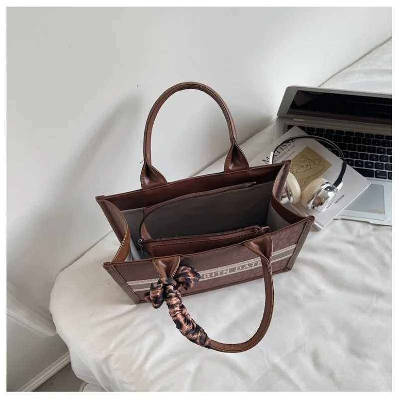 Womens Shoulder Bag Made Of Leaf-Patterned Leather Boasting Paris High-End Vintage Neat Look K251121