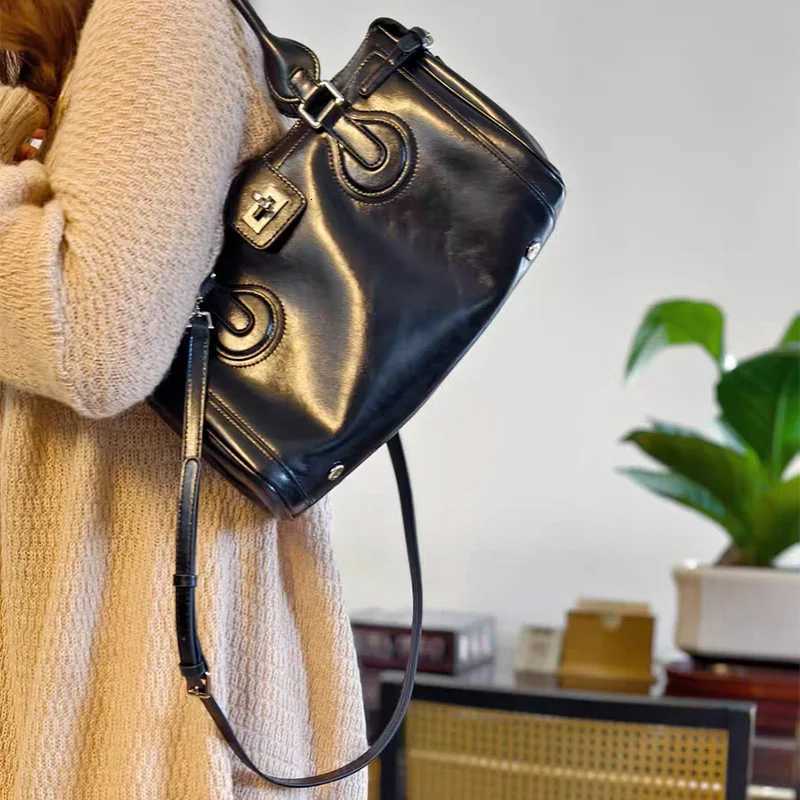 Brand Horizontal Square Tote Bag Luxury Lock Belt Shoulder Bag Versatile Work Briefcase Fashion Zipper Classic Texture Handbag K251121