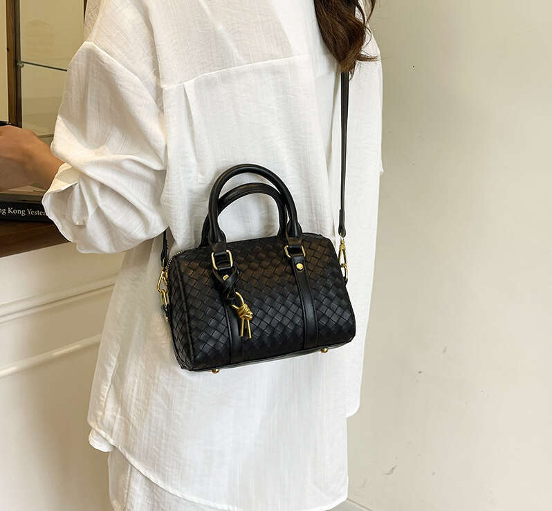 Best Seller Luxury Brand Designer Summer Niche Woven For Women New Trend Versatile Cssbody Soft Surface Quilted Shoulder Underarm Bag