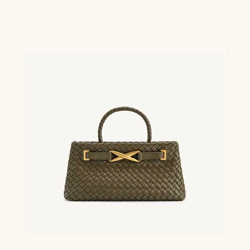 JW PEI French Handbag with High quality Exquisite Design Niche Woven Bag Solid Color Multifunctional Womens Shoulder Bag K251121