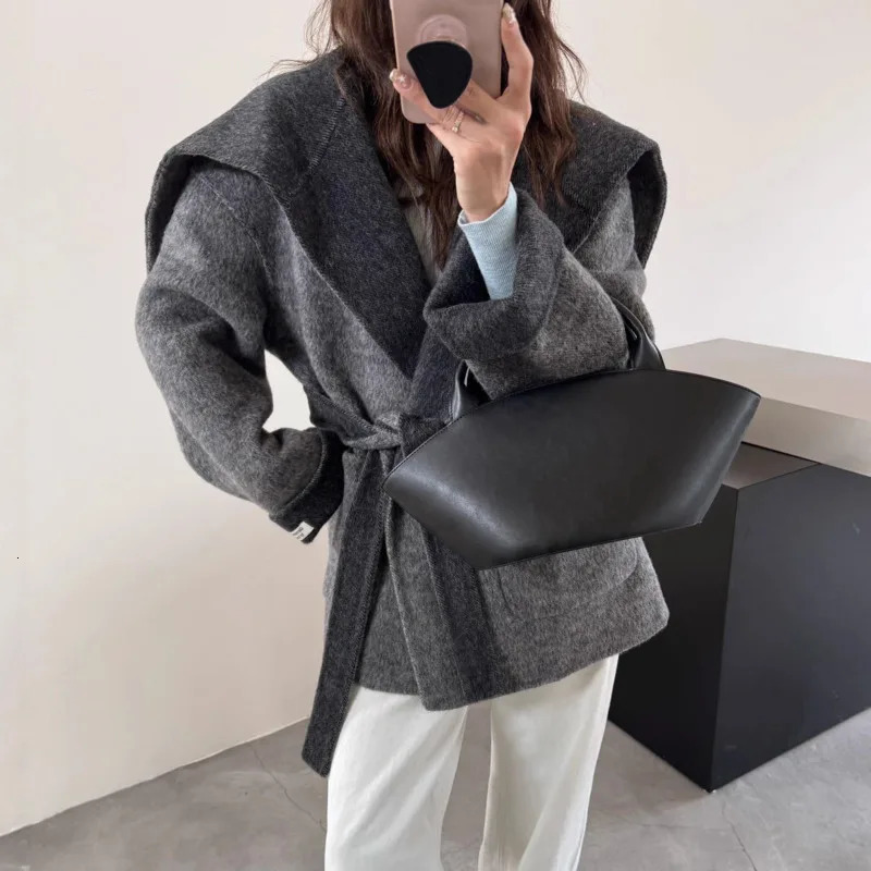 GVUW Fashion Short Wool Coat Womens Large Lapel Lace Up Double Sided Woolen Coats 2025 Winter Products 17S2256 251112