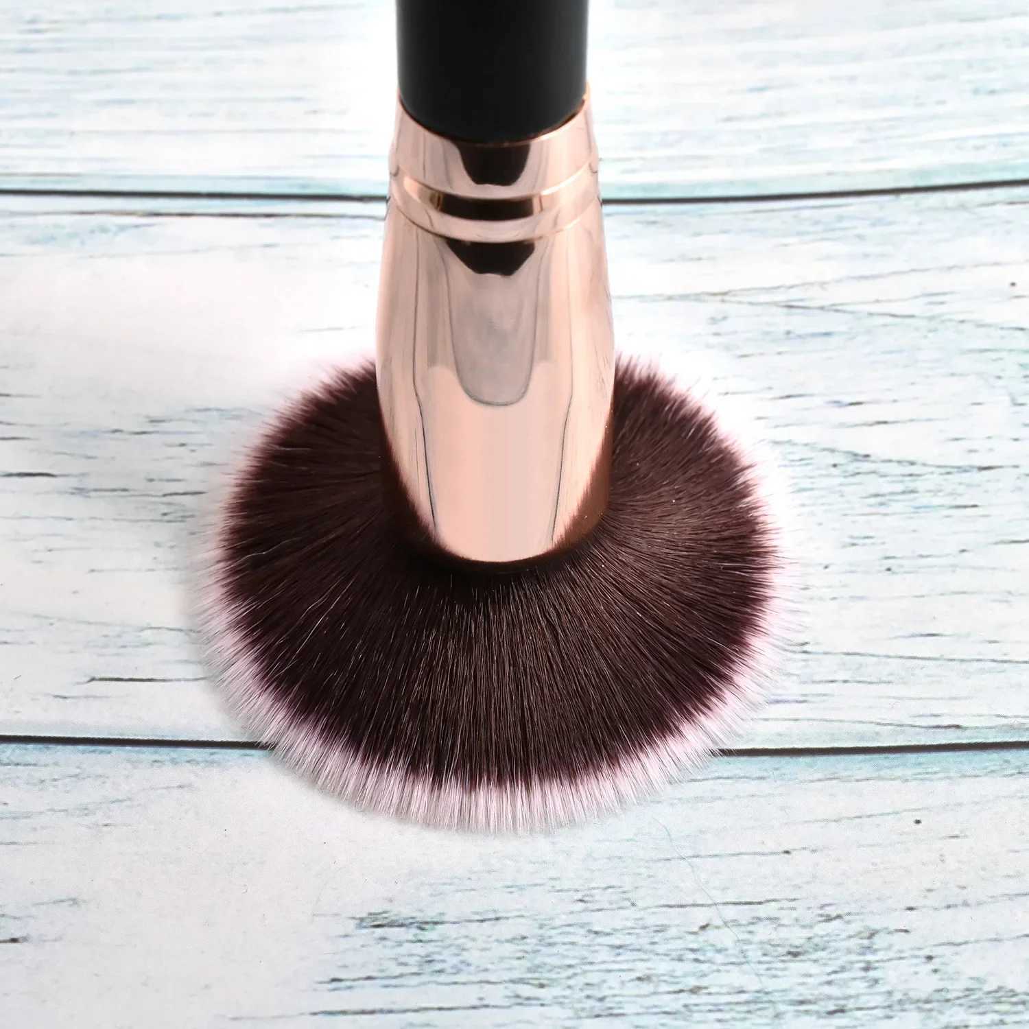Makeup Brushes Foundation Loose Powder Concealer Blending Blush Brush Professional Cosmetic Beauty Makeup Tool C251122