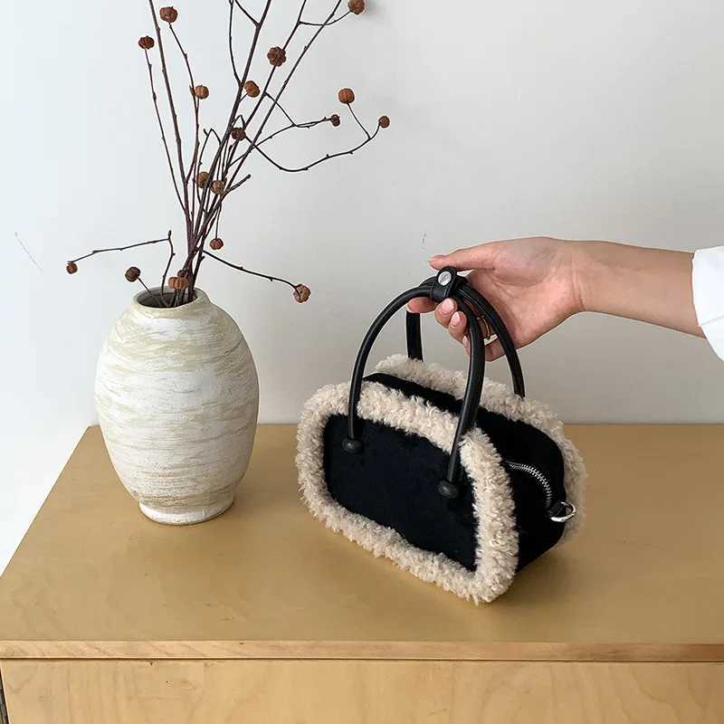 Womens autumn and winter new suede handbag retro plush splicing crossbody shoulder bag retro soft handle zipper pillowcaseT251122