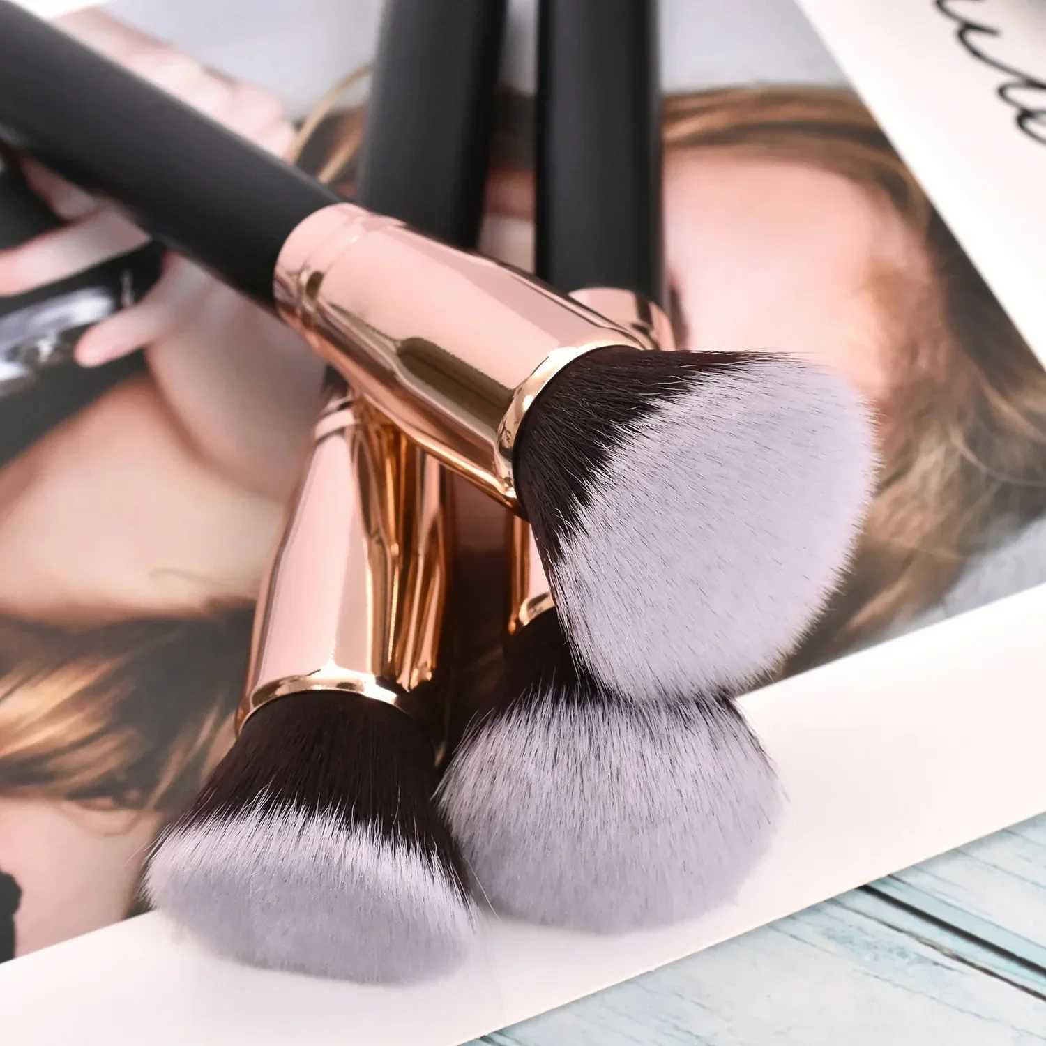 Makeup Brushes Foundation Loose Powder Concealer Blending Blush Brush Professional Cosmetic Beauty Makeup Tool C251122