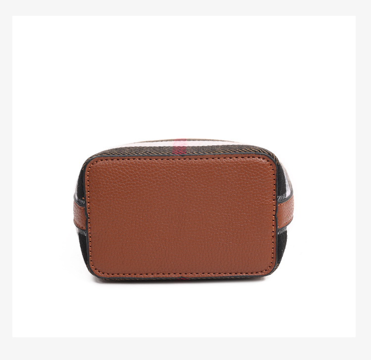 Luxury Bag 2025 New Womens Classic Plaque Canvas Leather Handbag Commuter Fashion Small Square Bag