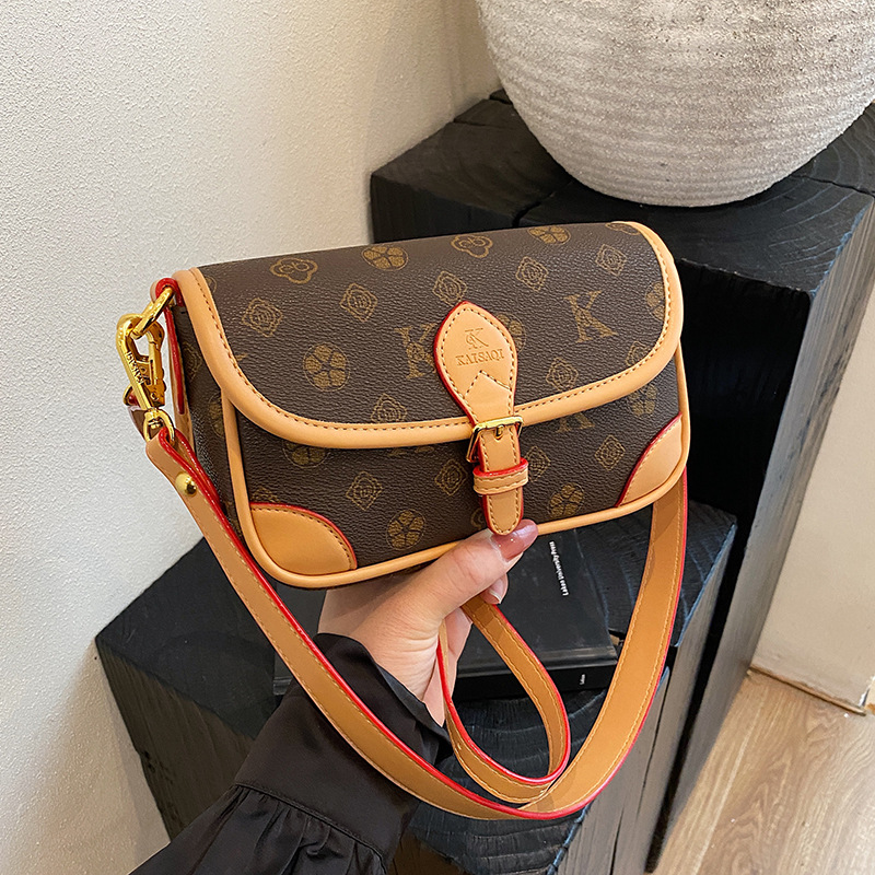 Designer Bags 2025 New Women's Bags: Fashionable Baguette bag, High-end single-shoulder crossbody bag, retro and versatile Underarm bag, free shi