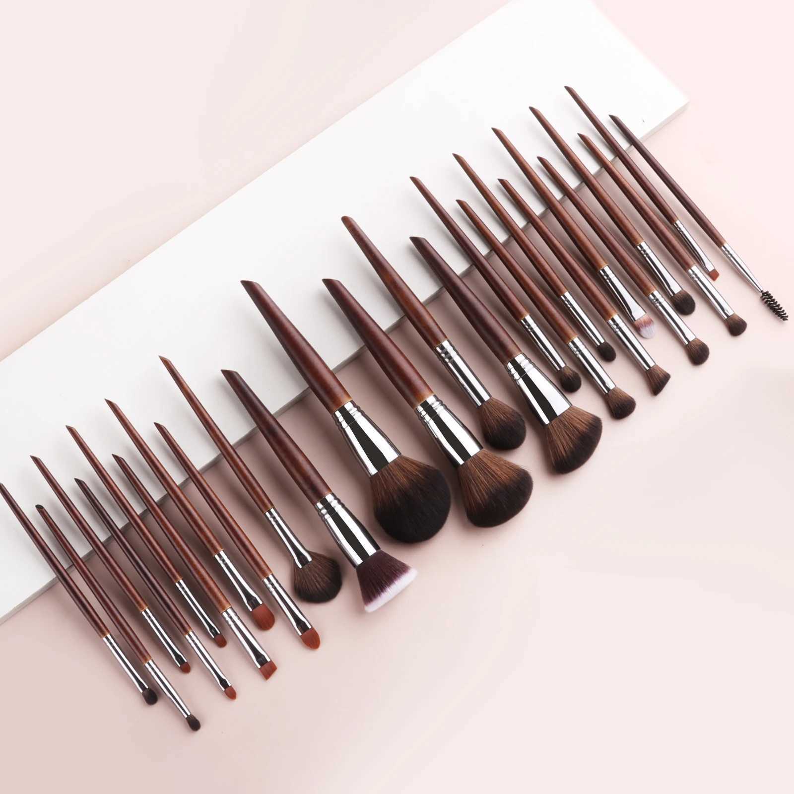 24 makeup brushes with wooden handles Natural Makeup Brushes Set Eyeshadow Make Up Brush Hair Kit for Makeup nabor kistey Blendi C251122