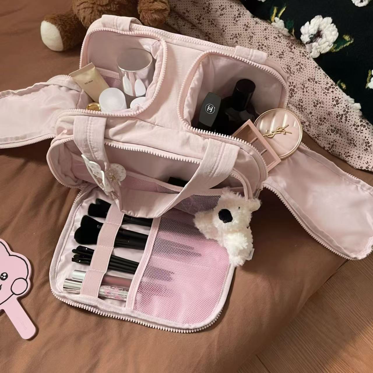 the tote bag Travel Makeup Bag for Women Large Spacious Capacity Portable Large Opening Waterproof Storage tote bag with Easy Access Design Toiletry O