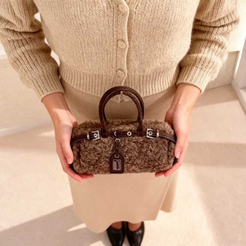 Autumn Winter Womens Lamb Wool Handbag Chic Color Contrasting Versatile Plush One Shoulder Crossbody Bags Party Clutch K251121