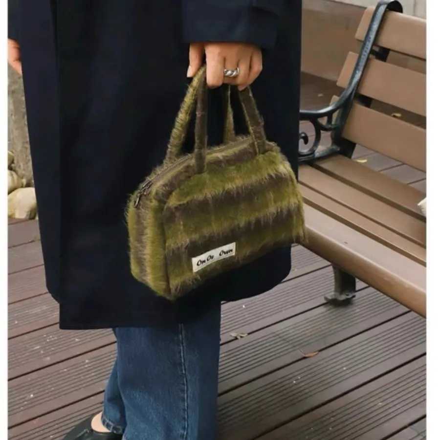 Seaweed Taiwan green Boston bag female niche autumn plush messenger bag new face value niche handbag bags for womenT251122