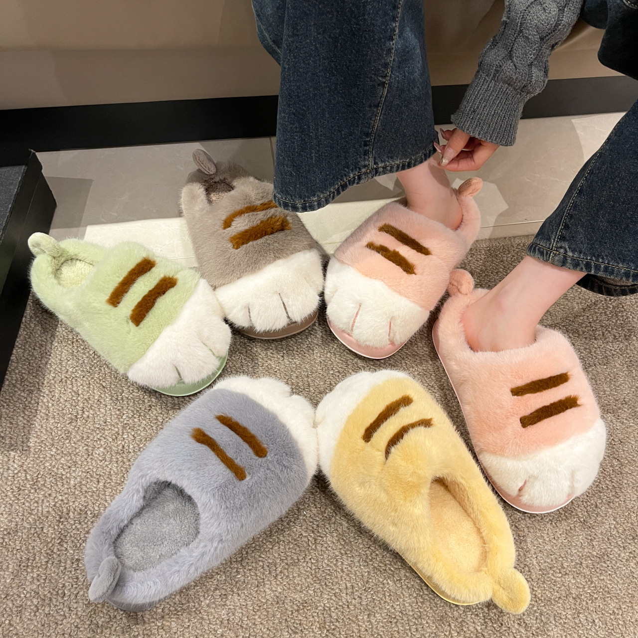 Winter Cartoon Cat Paw Style Women's Slippers for Home Warmth Men's Plush Flat Shoes fluffy slippers
