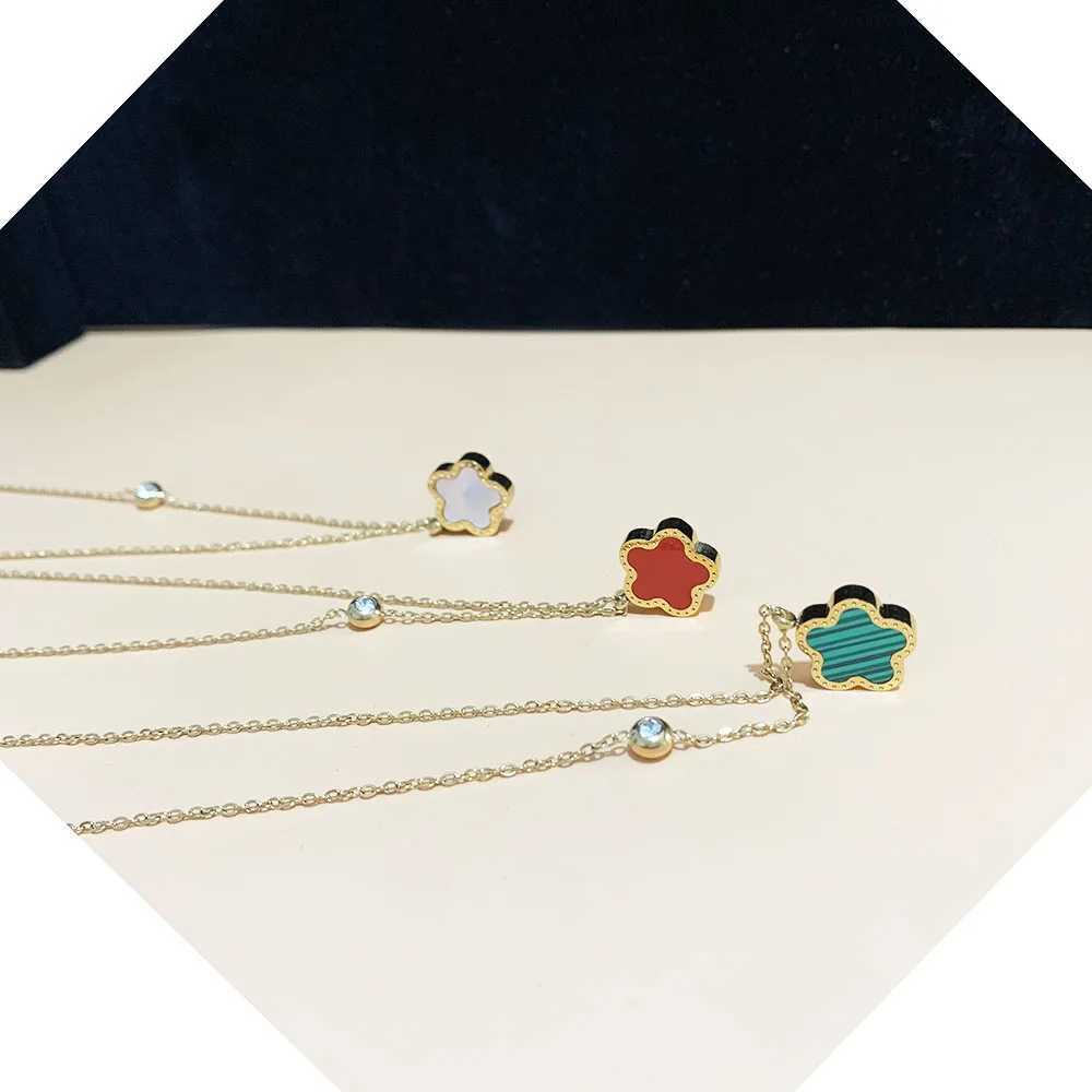 StainlESS Steel 18K Gold Plated Five Black White Green Red Double Side Color Flower Pendant Necklace For Women Jewelry J251122