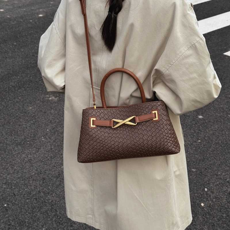 Chic And Timeless Womens Shoulder Bag Leather Handbag For Ladies Luxury Brand Crossbody Bag Everyday Essential K251121