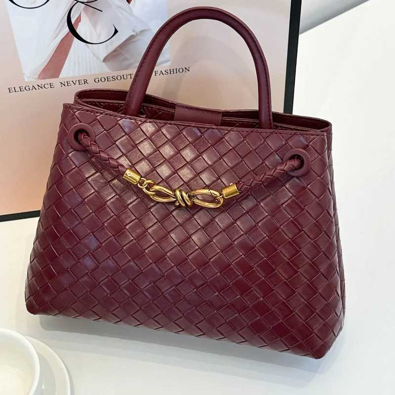 2025 New Metal Rope Woven Shoulder Bag Niche high-end Texture Handbag K251121