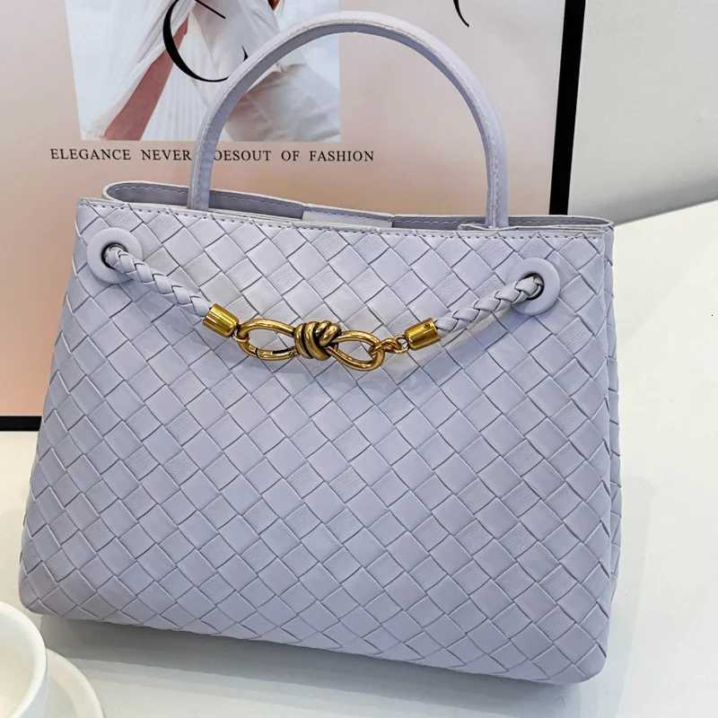 2025 New Metal Rope Woven Shoulder Bag Niche high-end Texture Handbag K251121