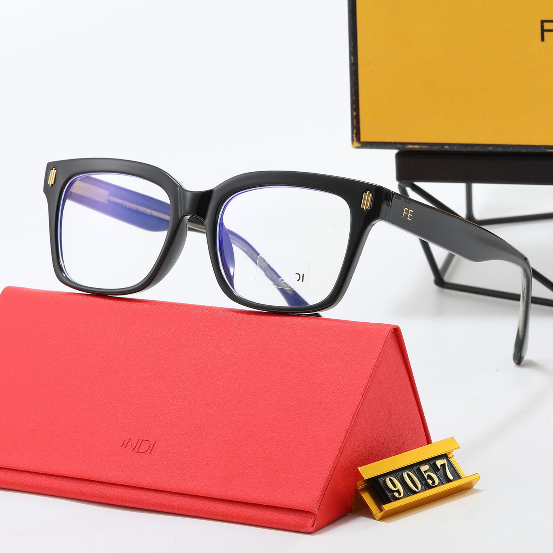 Luxury Designer Sunglasses Men For Women Classic Eyeglasses Beach Shading UV protection Glasses With Box Case 9057 Y260207