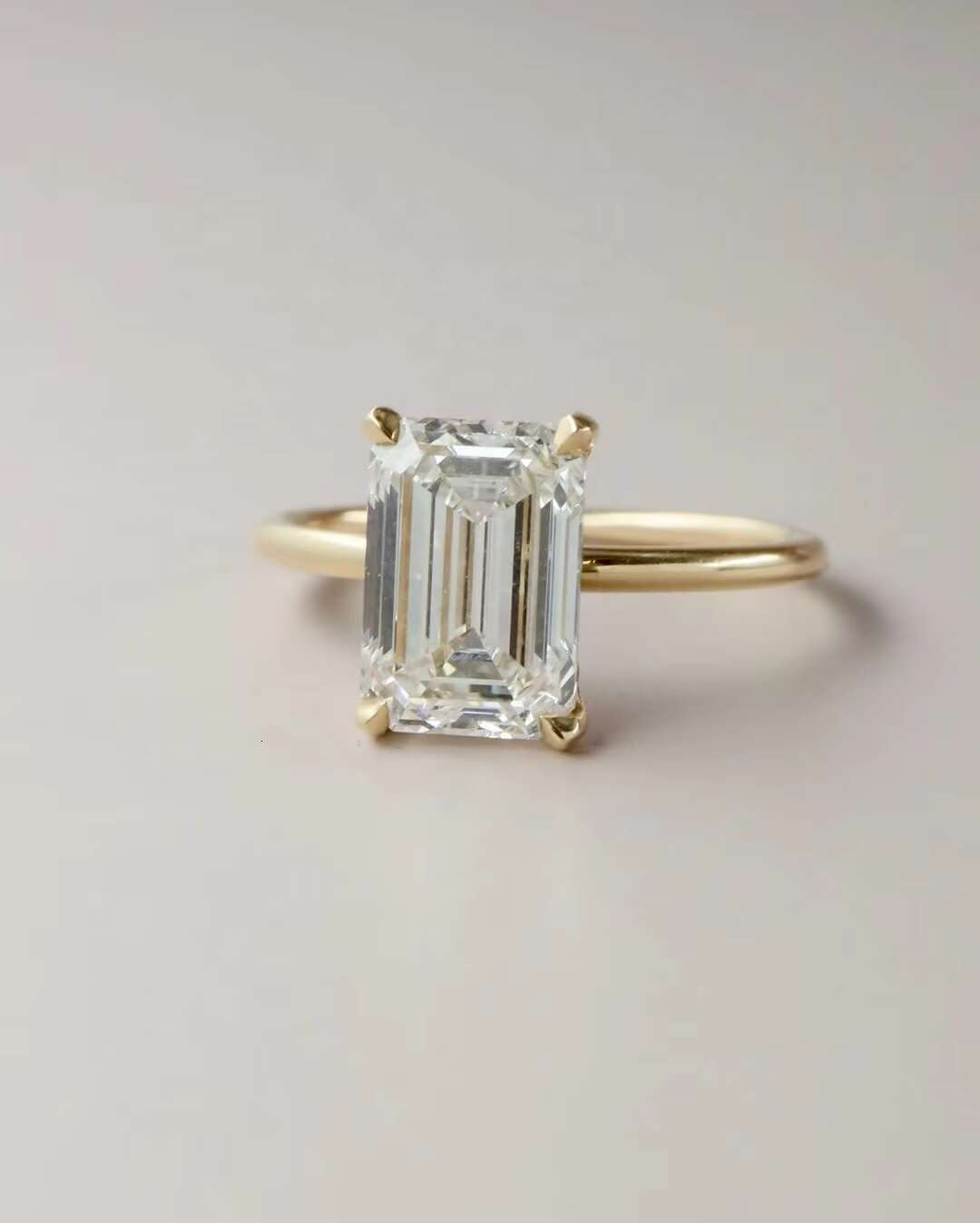 Fancy Jewelry Hot Selling 6X8MM Emerald Cut GRA Certificate Moissanite Classic Wedding Real Solid Gold Custom Rings