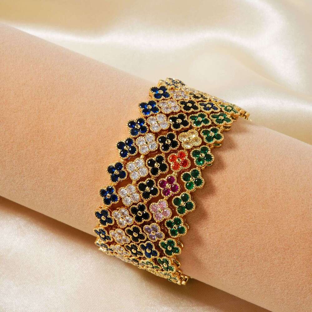 New Four Leaf Clover Bracelet with Colorful Zircon Fashion Design and Luxurious Hand Accessories