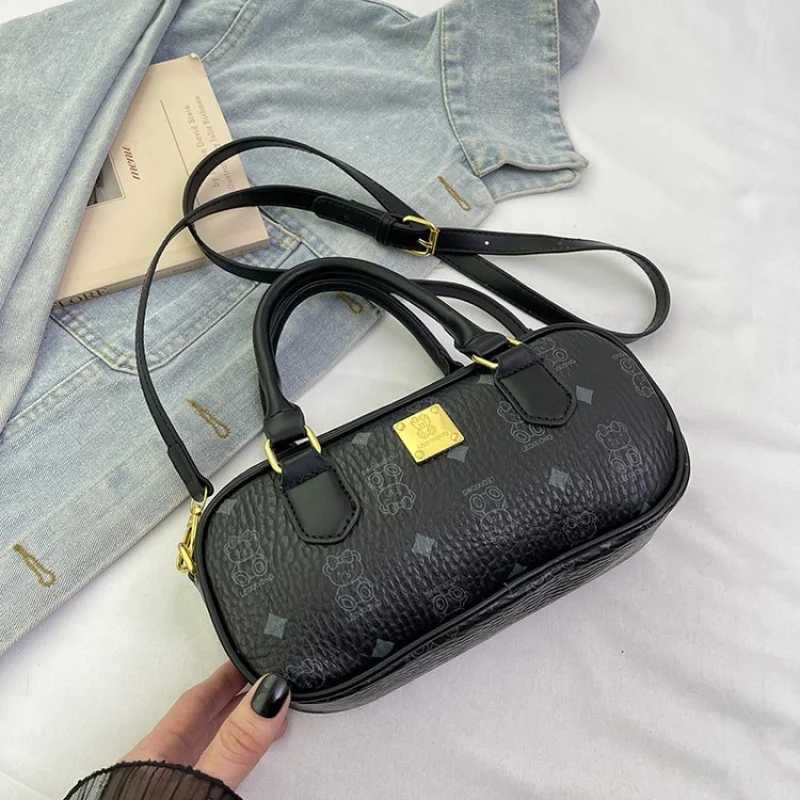 Chic Womens Leather Crossbody Messenger Bag Popular Designer Inspired Elegant Handbag For Everyday Stylish LadiesT251122