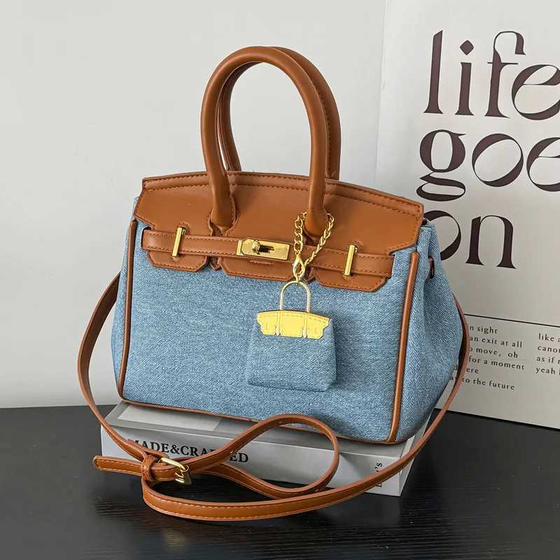 Luxe Mini Square Bag 2025 Elegant Top Handle Purse for Women Chic Crossbody Bag for Work Commute Classy Shoulder Bag K251121