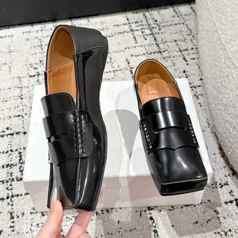 Fashion Black Patent Leather Square Toe Loafers Women Retro Casual Flat Slip on Shoes High Quality Comfortable Womens Shoes X251122