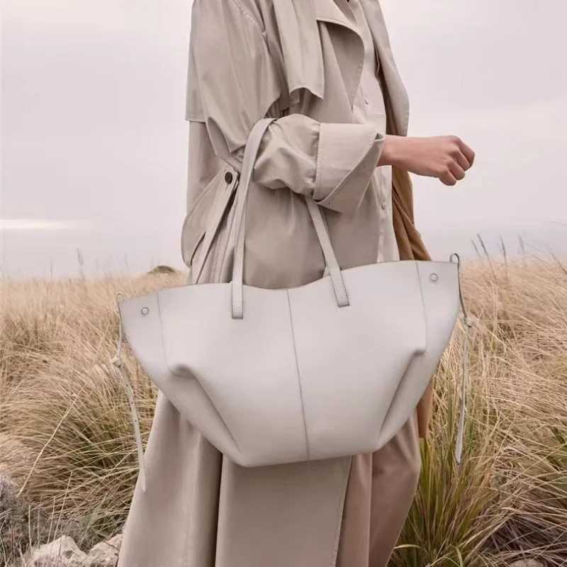 2025 Simple and versatile large-capacity commuter bag Retro simple shoulder bag Fashionable large-capacity tote bag bucket bag K251121