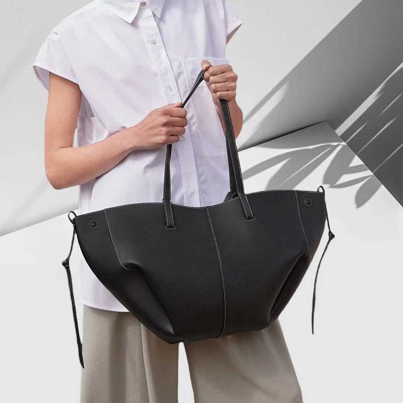 2025 Niche genuine leather hand-held wing bag niche single-shoulder armpit bag large-capacity hand-held tote bag K251121