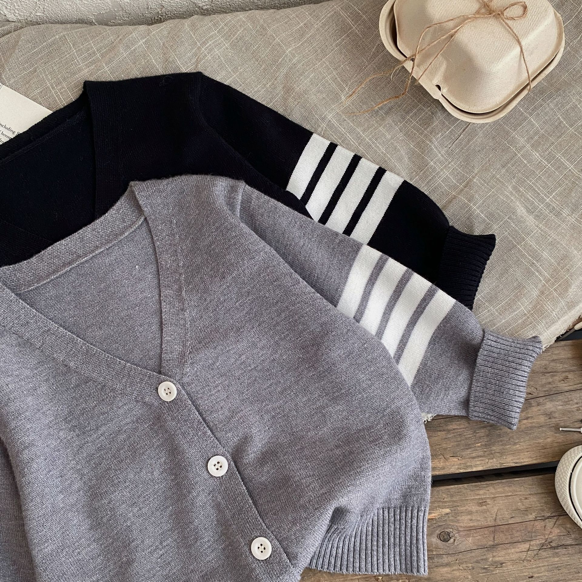Children's Korean sweater boys Spring Autumn striped pure cotton cardigan coat girls long sleeved V-neck knitted sweater1-8Y
