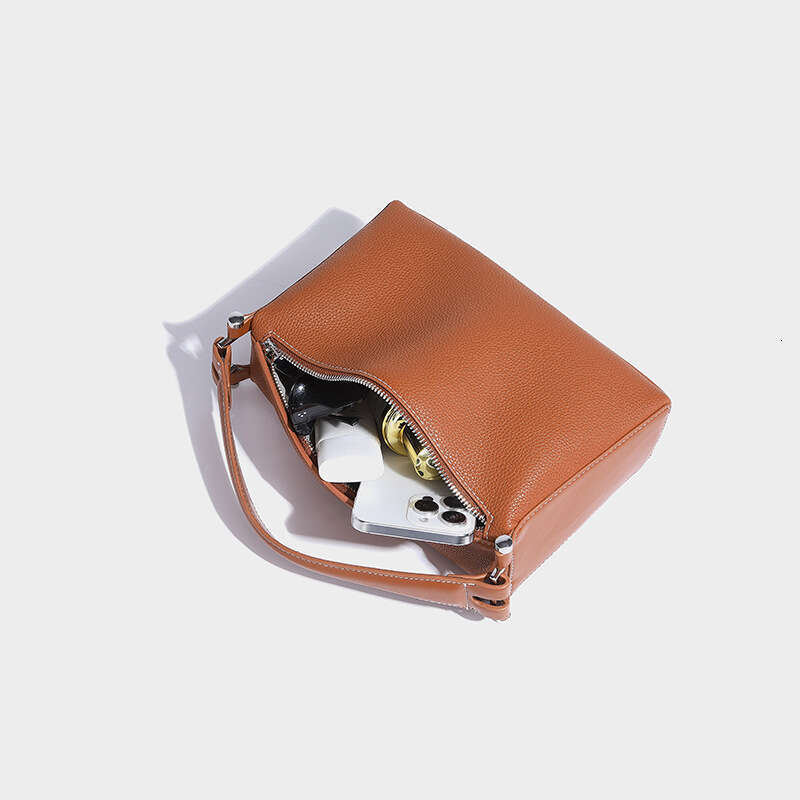 Designer Women's Bags Designer Niche Light Luxury Pillow For Women New High End Handheld Small Square Fashion Commuter Single Shoulder Crossbody 