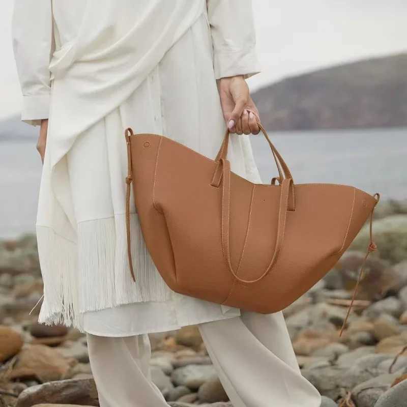 2025 Simple and versatile large-capacity commuter bag Retro simple shoulder bag Fashionable large-capacity tote bag bucket bag K251121