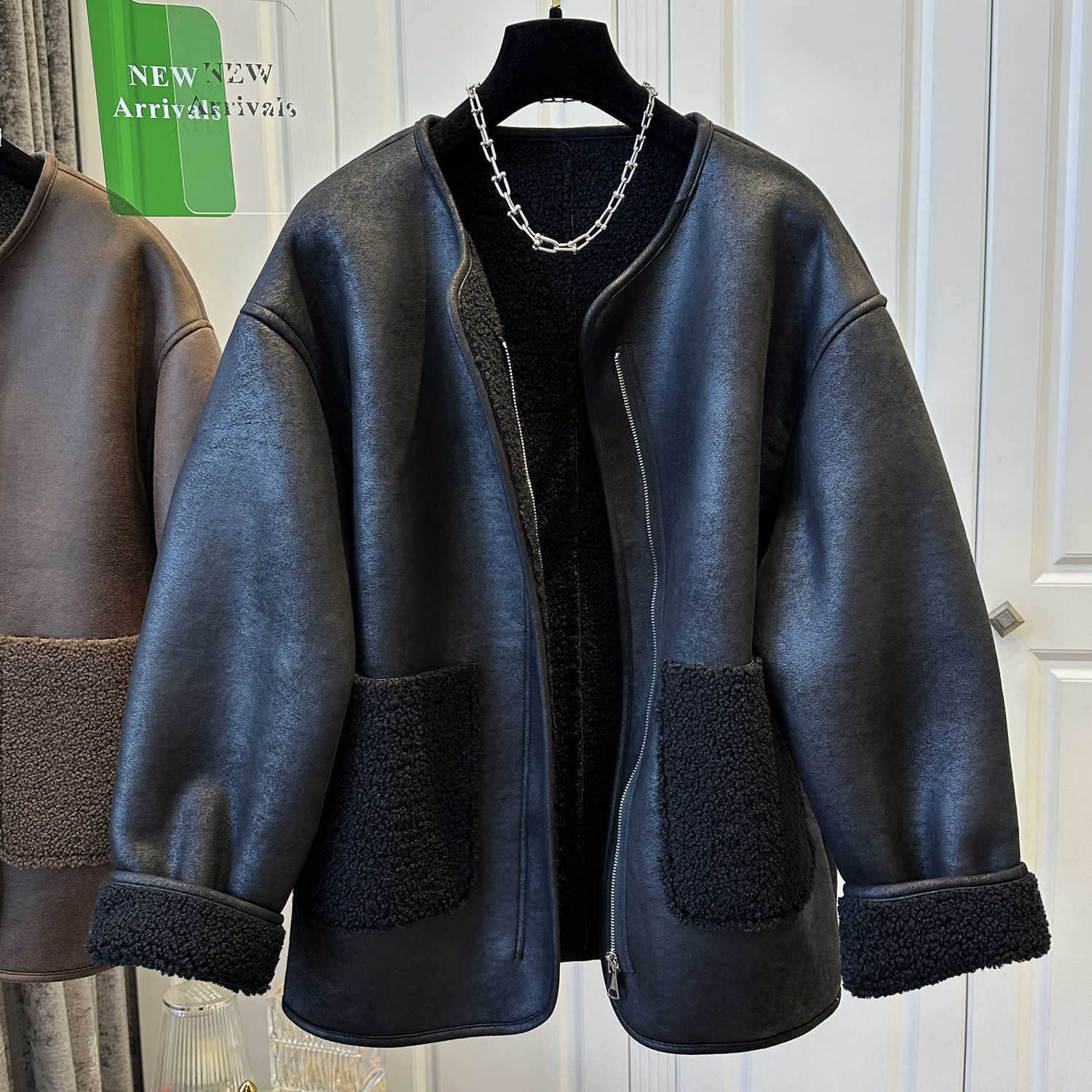 Black fur one-piece coat for women in winter, plus-size, loose, high-end, retro motorcycle style, warm sheepskin fleece top designer