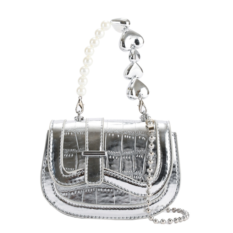 A new spring and summer niche design and fashionable pearl chain crossbody bag for women 2025