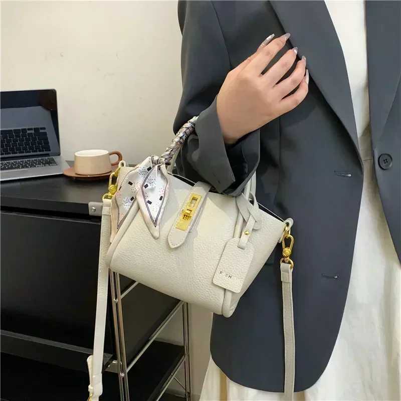 Summer New Trendy Ladies Fancy Crossbody Bag Portable Bucket Bag Wen Handbags Z250226