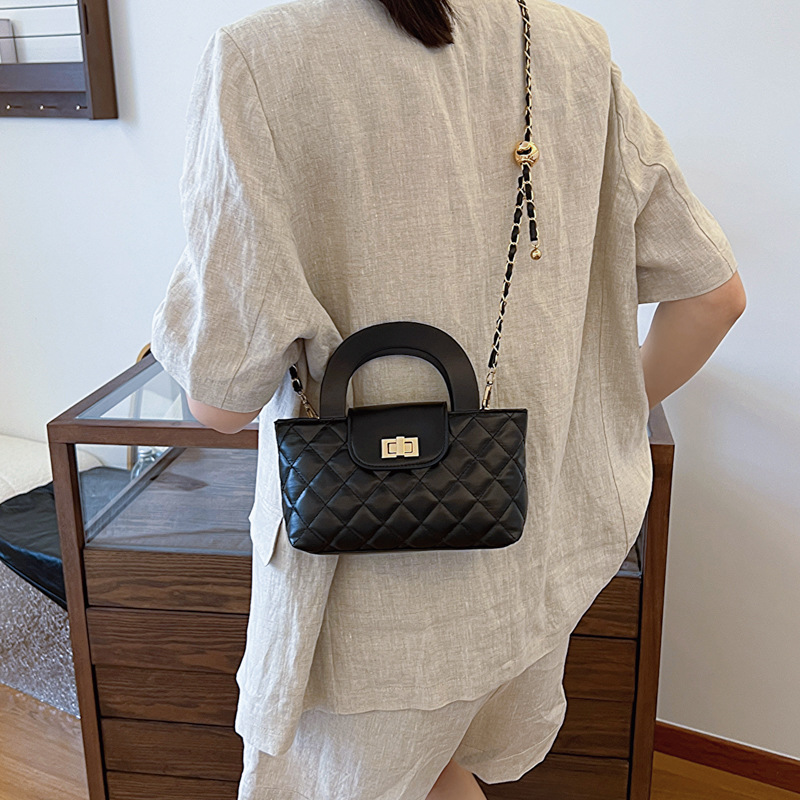 Diamond-shaped small square bag for women, fashionable and versatile vegetable basket, hand-held bill of lading, shoulder crossbody bag 2025