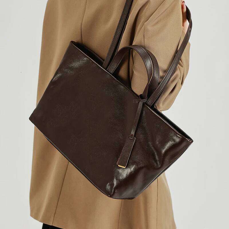 Women's Oil Wax Genuine Leather Lady Fashion Real Cowhide Bag Female Luxury Design High Capacity Commuting Handbag