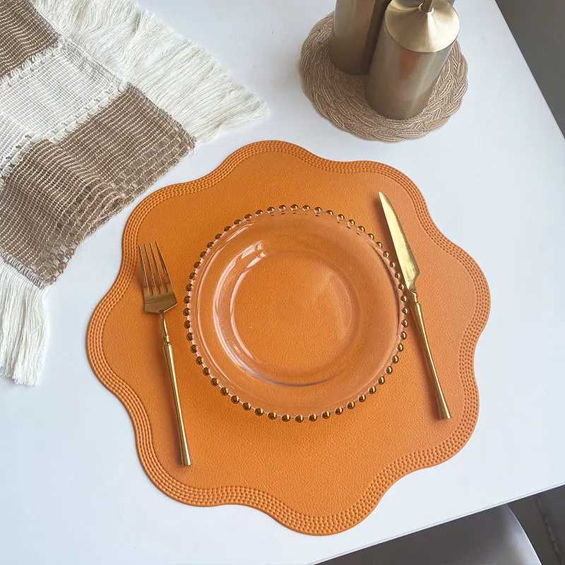 1/4/6Pcs Orange Placemats Faux Leather Flower Round Shaped Table Mats Table Decoration Accessories Indoor/Outdoor Table Mats C251122