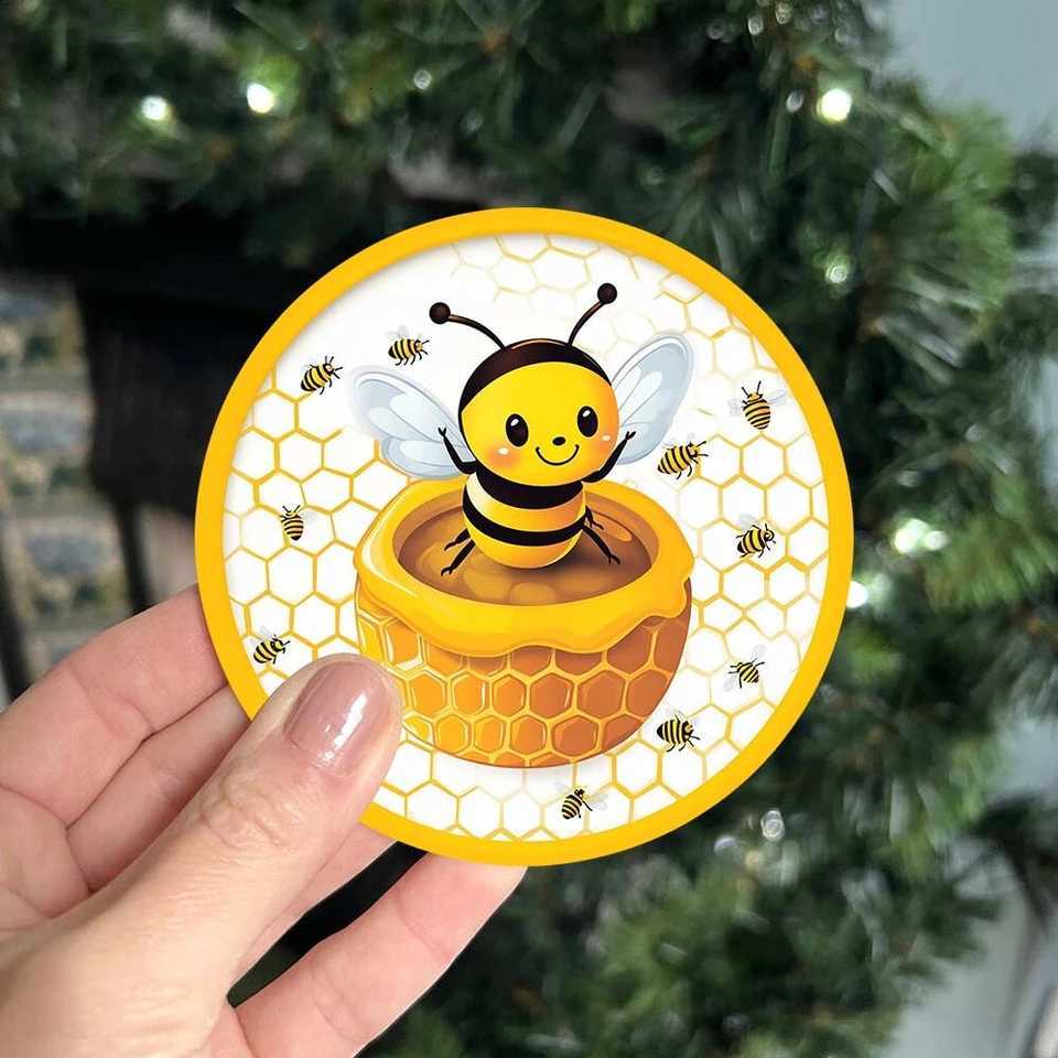 2D Non-Slip Round Wooden Coasters Bee Themed Pattern Art Coasters Heat Resistant Home Decor Gift Multifunctional Decoration C251122