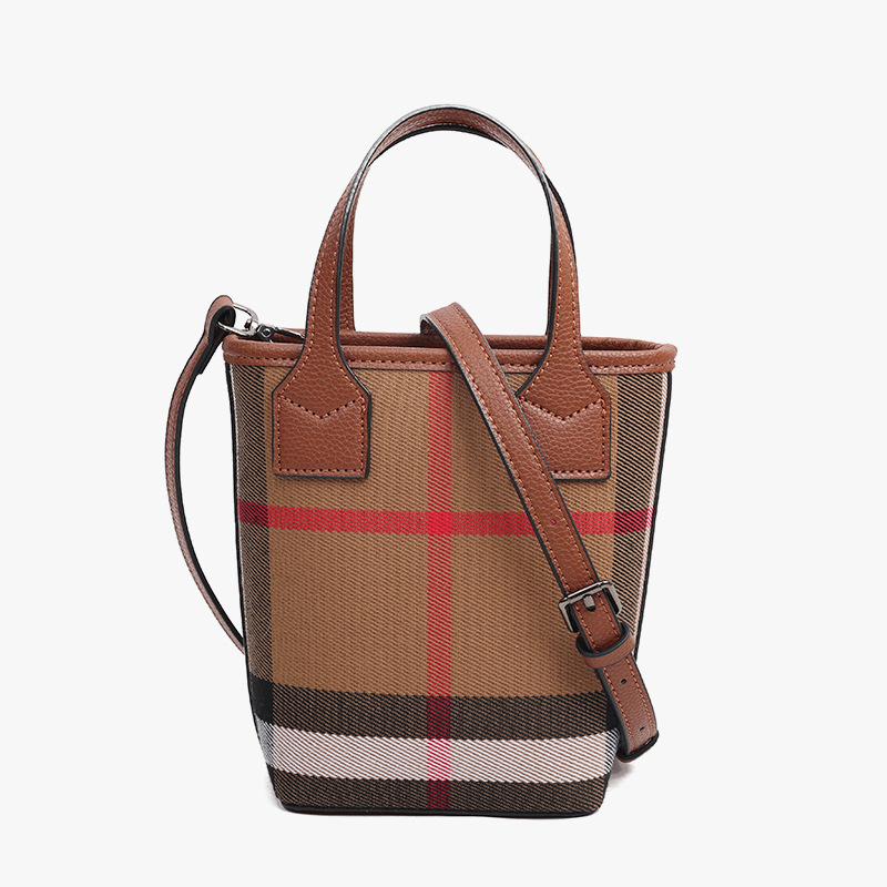 Luxury Bag 2025 New Womens Classic Plaque Canvas Leather Handbag Commuter Fashion Small Square Bag