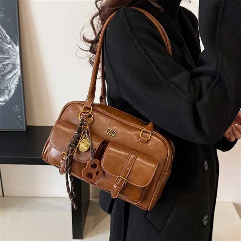 Women Multi-Pocket Tote Shoulder Bag with Golden-Tone Hardware Letter Stylish Handbag Purse for Travel Work Shopping DatesT251122