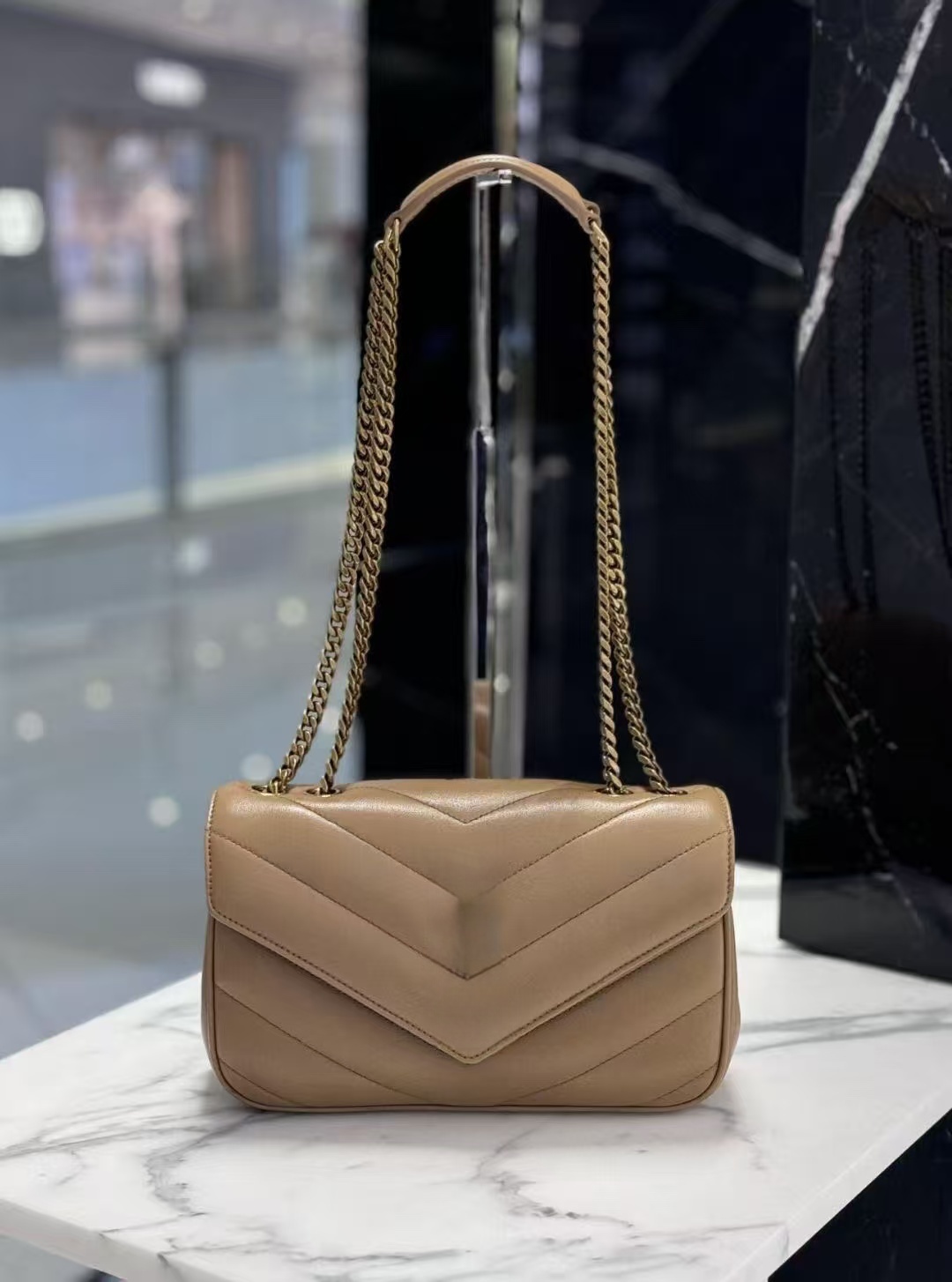 047 Elegant Travel Companion: All-Purpose Envelope Tote