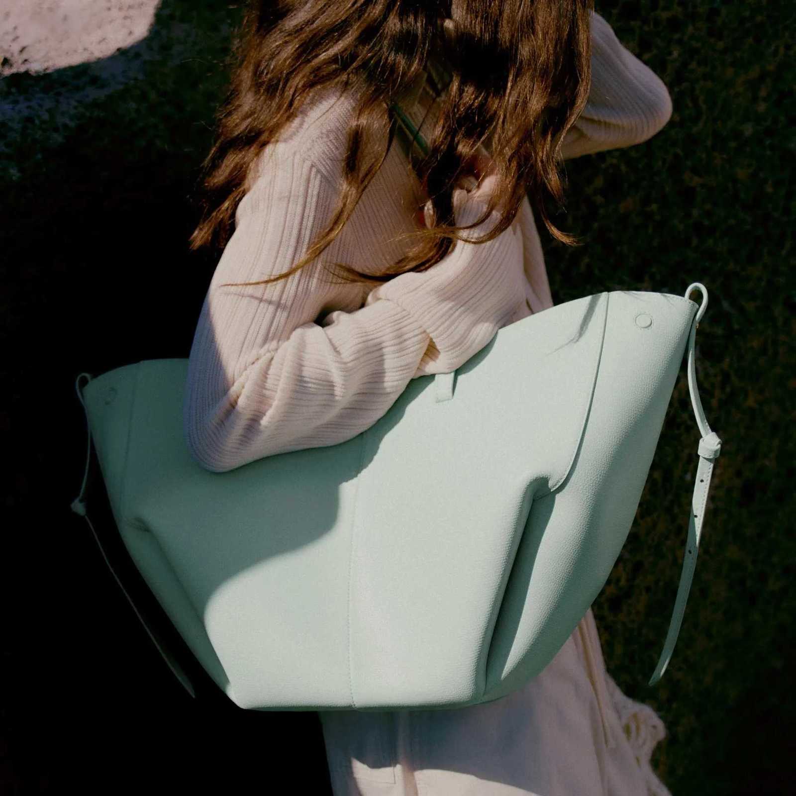 French Wings Leather Big Capacity Tote Bag Folded Handbag Single Shoulder Underarm Womens Bag K251121