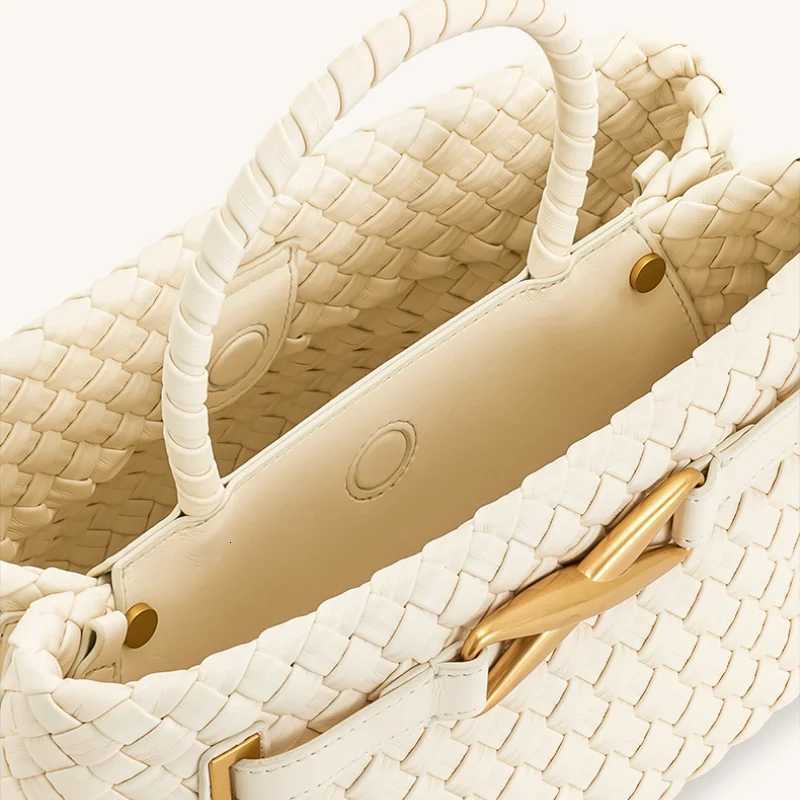 JW PEI French Handbag with High quality Exquisite Design Niche Woven Bag Solid Color Multifunctional Womens Shoulder Bag K251121